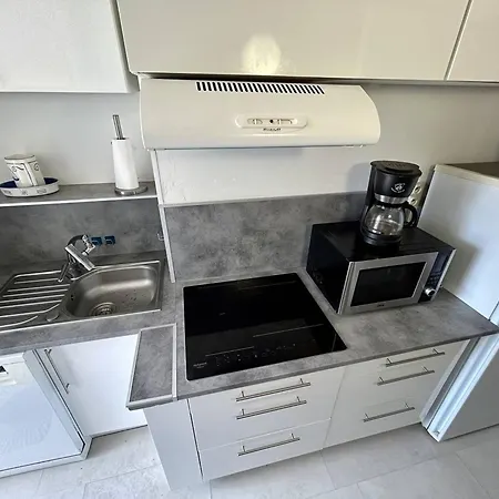 T2 Climatise Avec Loggia Et Parking Pres De La - Fr-1-388-244 شقة *