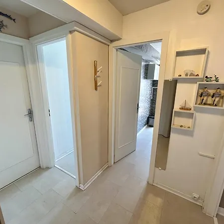 T2 Climatise Avec Loggia Et Parking Pres De La - Fr-1-388-244 * أرجيليه- سور- مير