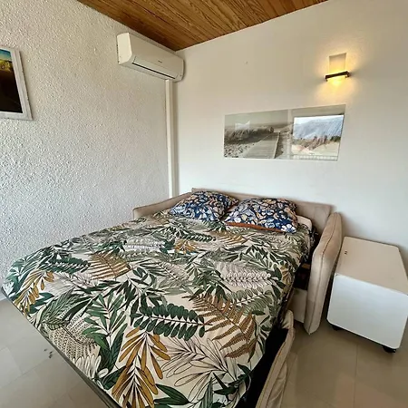T2 Climatise Avec Loggia Et Parking Pres De La - Fr-1-388-244 *
