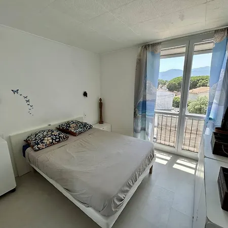T2 Climatise Avec Loggia Et Parking Pres De La - Fr-1-388-244 * أرجيليه- سور- مير